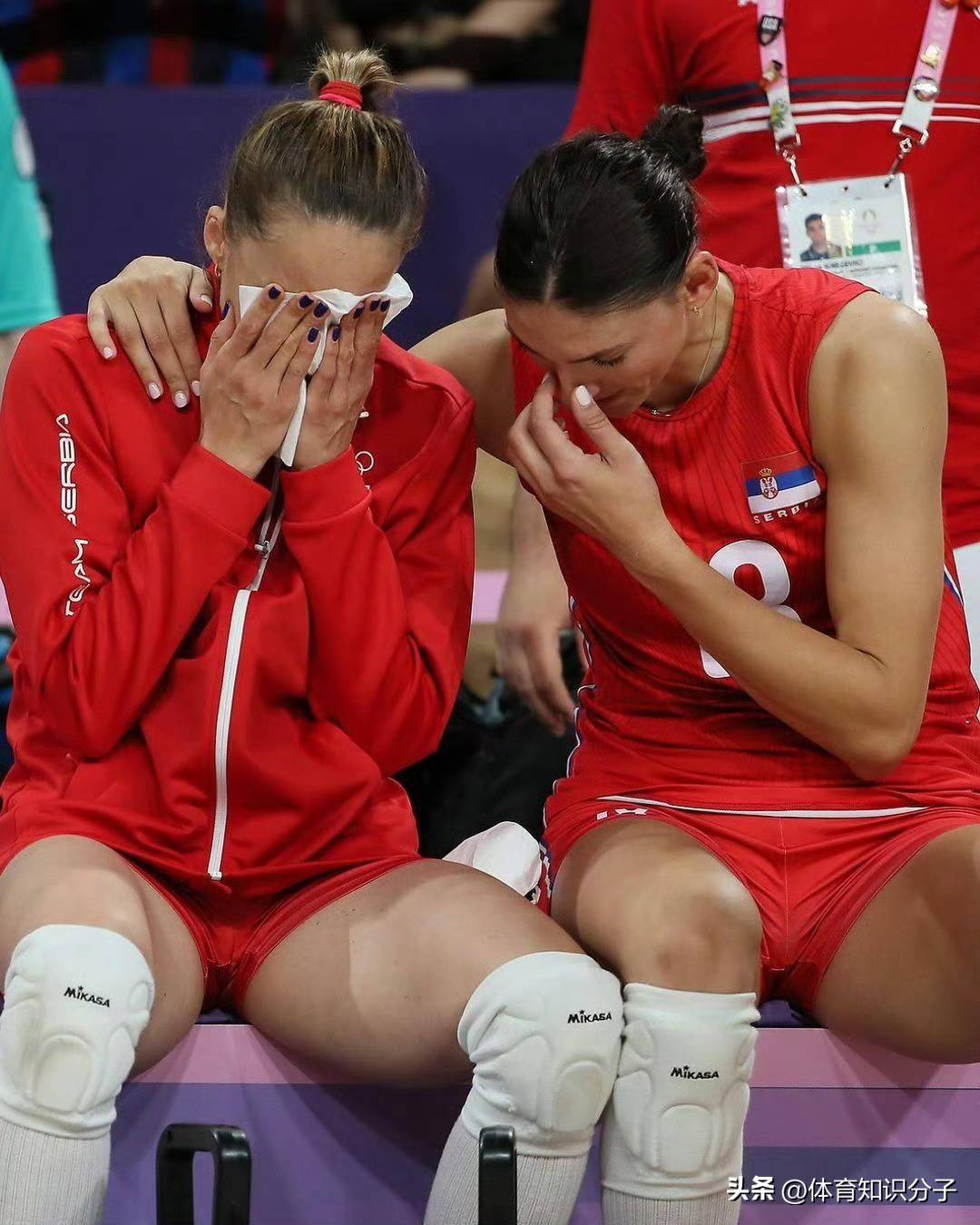爱游戏手机版-勇士在比赛中受伤退赛，中国女排主帅表示担忧(勇士在比赛中受伤退赛,中国女排主帅表示担忧了吗)