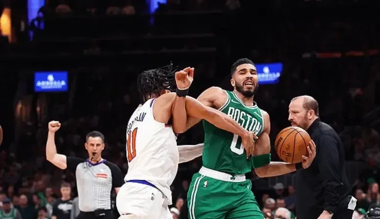 AYX爱游戏中国-詹姆斯关键时刻救险，塔图姆力保胜局拿下系列赛的简单介绍